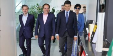 Pérez Llorca reivindica el apoyo a autónomos y emprendedores con ayudas de hasta 5.000 euros