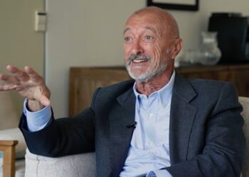 ‘El Mundo’ ficha a Pérez-Reverte tras más de 30 años en XL Semanal