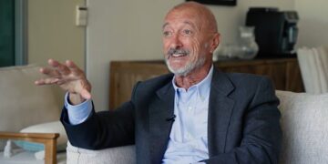 ‘El Mundo’ ficha a Pérez-Reverte tras más de 30 años en XL Semanal