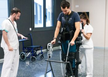 La ataxia puede afectar a la marcha, el equilibrio o el habla