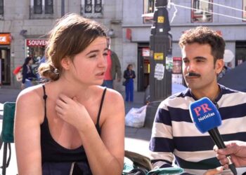 Jóvenes en la Puerta del Sol: “La calle va a seguir gritando”