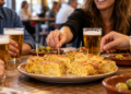 Los madrileños prefieren la tortilla de patata para acompañar una caña