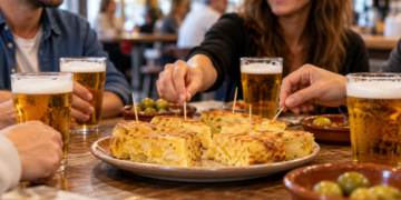 Los madrileños prefieren la tortilla de patata para acompañar una caña