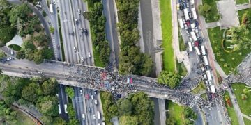 CORINA SE ENFRENTA DOBLEMENTE A TRUMP EN UNA SEMANA CON UNA ESTRATEGIA DE ALTO RIESGO