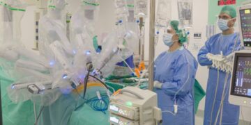 Centro Médico Teknon se convierte en el primer hospital de Cataluña en incorporar la tecnología robótica Da Vinci 5 