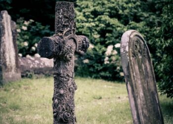 Funerarias familiares frente a grandes grupos: quién atiende mejor la despedida en las ciudades españolas