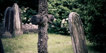Funerarias familiares frente a grandes grupos: quién atiende mejor la despedida en las ciudades españolas