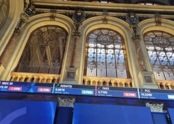El Ibex 35 abre con una importante caída y pierde los 19.000 puntos