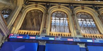 El Ibex 35 abre con una importante caída y pierde los 19.000 puntos