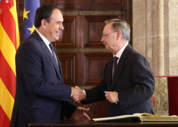 Pérez Llorca concede la Alta Distinción de la Generalitat a la Ciudad Autónoma de Ceuta