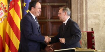 Pérez Llorca concede la Alta Distinción de la Generalitat a la Ciudad Autónoma de Ceuta