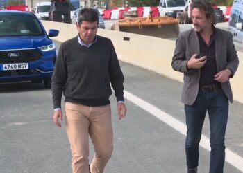 Un juzgado encausa a una mujer por amenazar a Carlos Mazón tras la dana de 2024