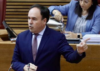 Pérez Llorca convierte la vivienda en uno de los ejes de su discurso en Les Corts