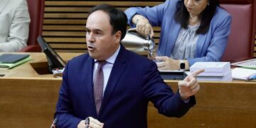 Pérez Llorca convierte la vivienda en uno de los ejes de su discurso en Les Corts